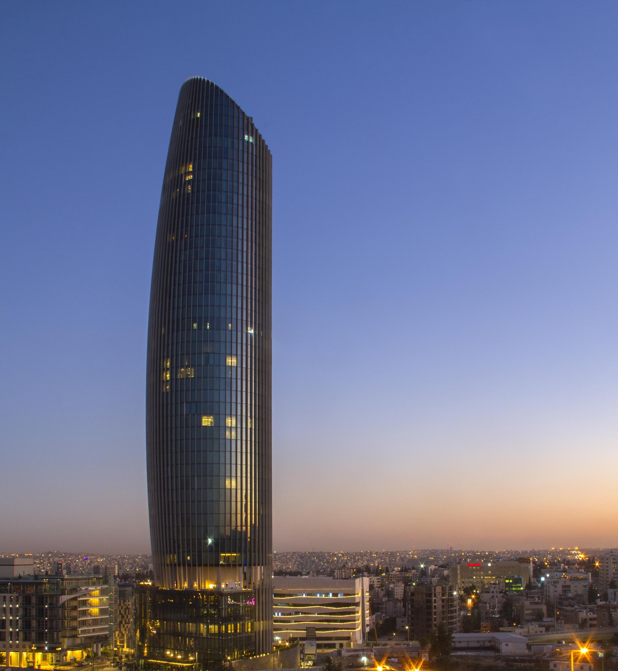 Amman Rotana Hotel Ngoại thất bức ảnh The tower at sunset